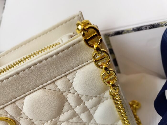 Dior new cowhide chain bag 9322 white size: 19*14cm