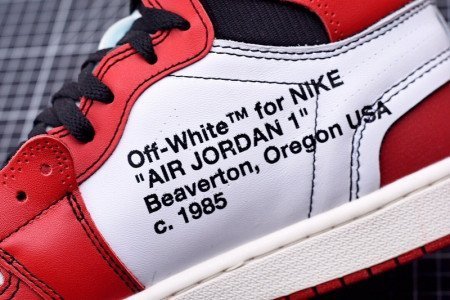 AIR JORDAN 1 x OW Chicago