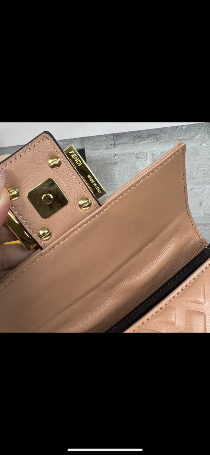 FENDI BAGUETTE Mini Chain Strap Earthy yellow Handbag Size: 4*18*11cm