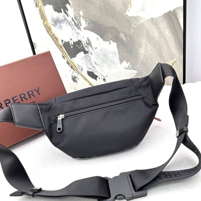 Burberry canvas Chest pack bag size: 16*30cm