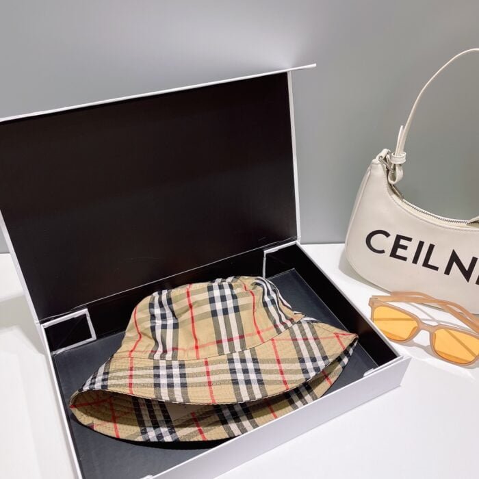 Burberry fisherman’s hat