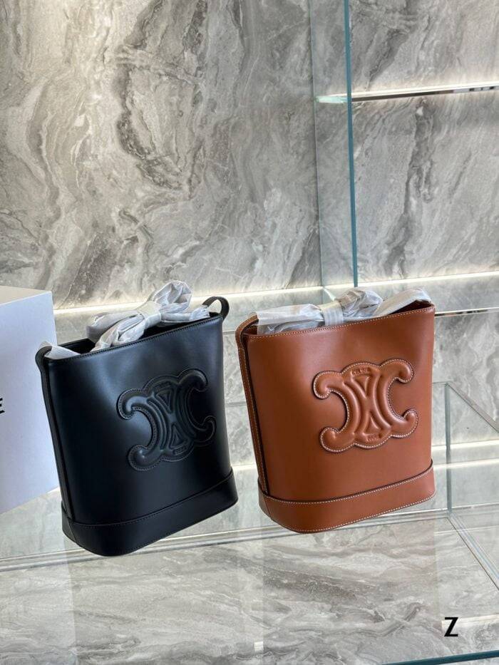 CELINE Caramel brown /Black bucket bag Size: 22*27cm