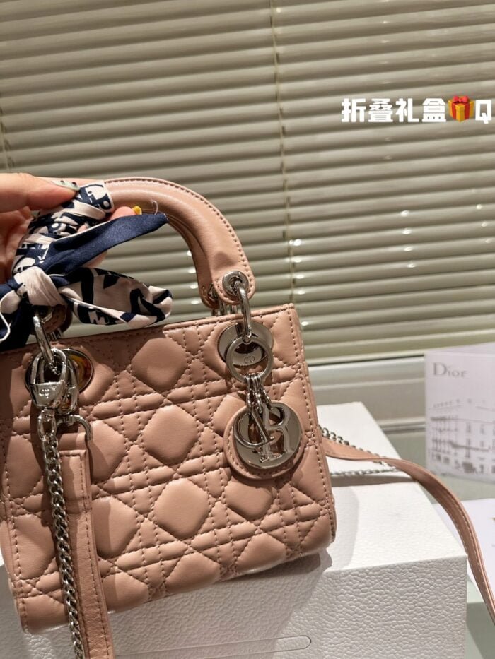 Dior Princess Diana with Letter strap size: 18cm