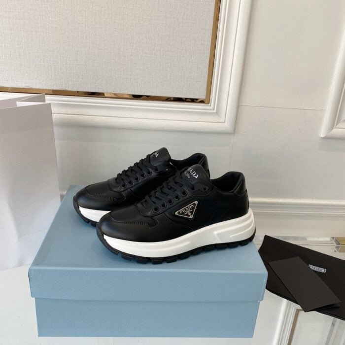 Prada Patent leather black Size: 34-40 note shoes size which you want when you fill shipping address