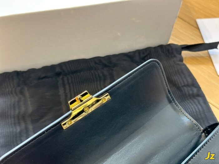 CELINE TRIOMPHE Crossbody bag Black Size: 20cm