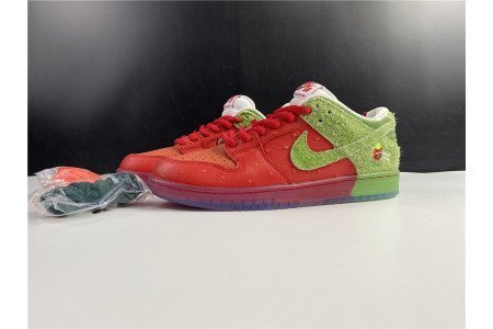 NIKE DUNK LOW ?STRAWBERRY COUGH?