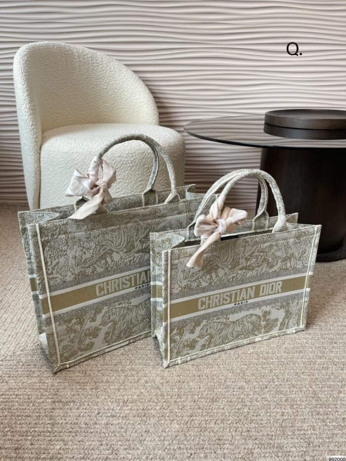 Dior book tote bag size: 42* 32cm/36* 27cm
