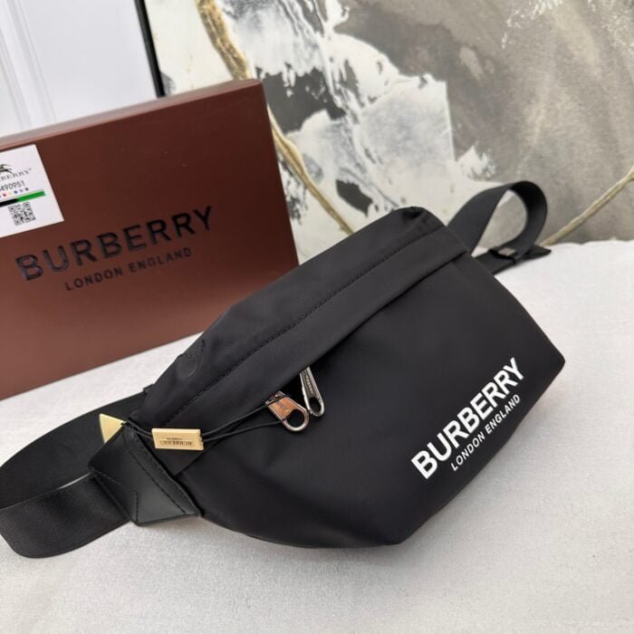 Burberry canvas Chest pack bag size: 16*30cm