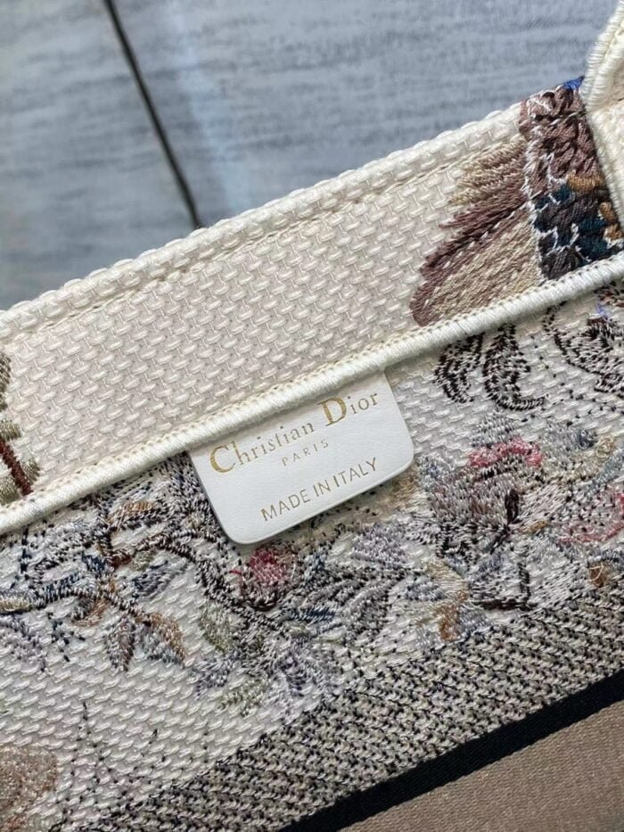 Dior tote Magpie White Limited Collection size: 36 * 18 * 28cm