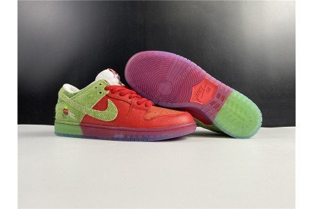 NIKE DUNK LOW ?STRAWBERRY COUGH?