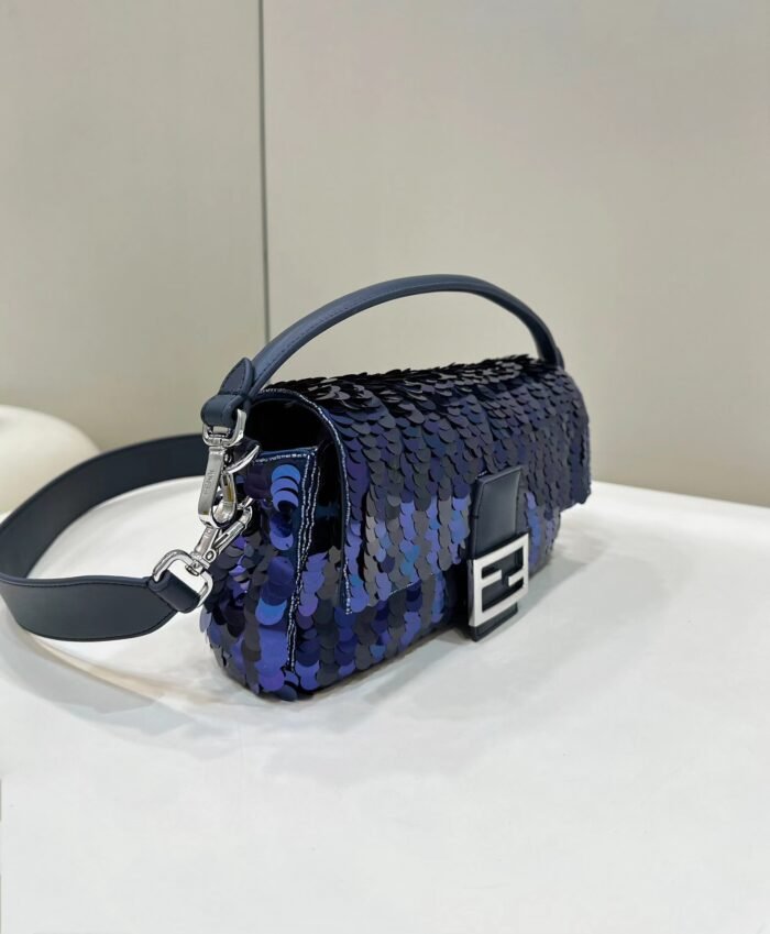 Fendi Baguette size:27*7*13cm