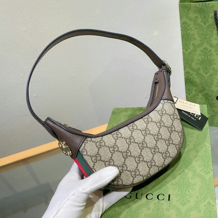 GUCCI Half-moon armpit bag