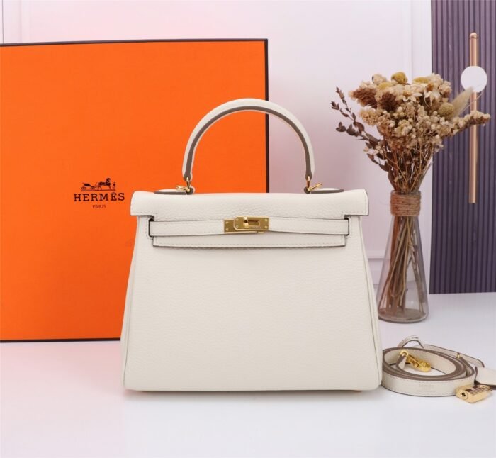Hermès Kelly Togo Calf Gold hardware Milkshake white size: 25Cm/ 28Cm