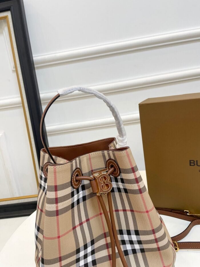 Burberry Bucket bag size: 26*8cm
