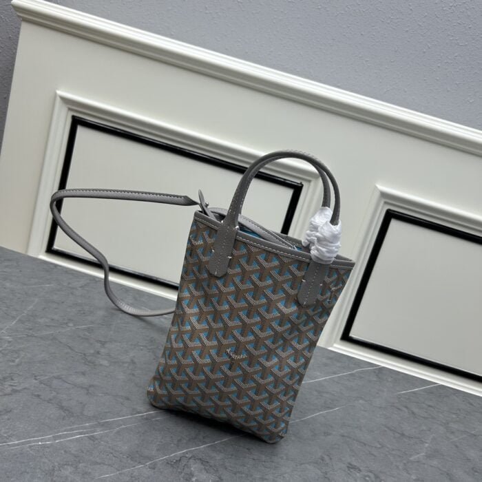 Goyard mini Earl handbag size: 20* 19* 10cm