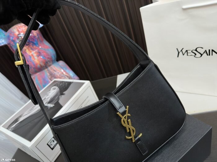 YSL vintage Underarm bag size: 24*13cm