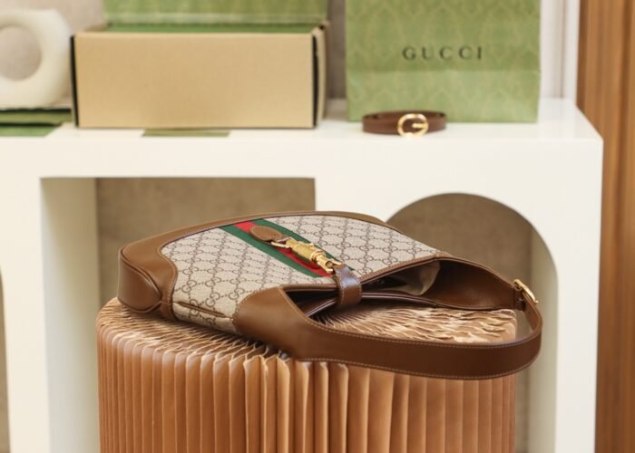 Gucci jackie bag size: 28*19*4.5cm