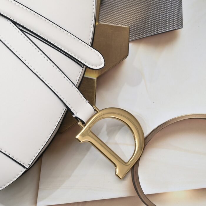 Dior saddle leather with Spaghetti straps white size: 25.5 *20 * 6.5cm