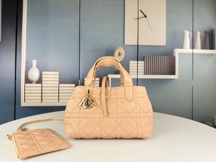 Dior toujours Handbag 2822 size: 23* 14 * 12 cm