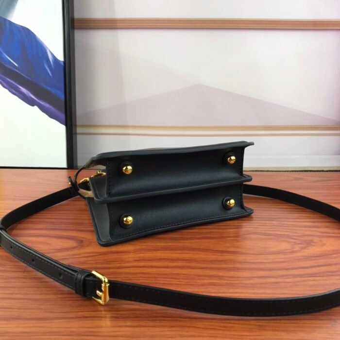 FENDI PeekaboolseeuPetite 0778 Black size: 20*15.5*11CM