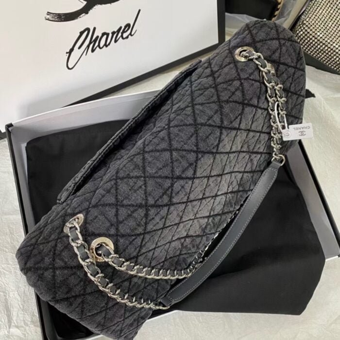 Chanel denim Shoulder bag Do old paint size: 42*27*15 CM
