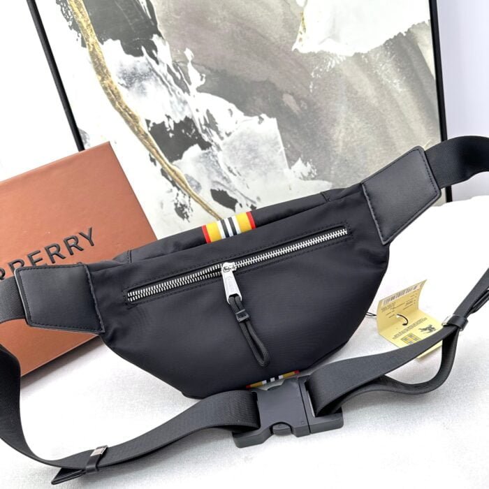 Burberry canvas Chest pack bag size: 16*30cm