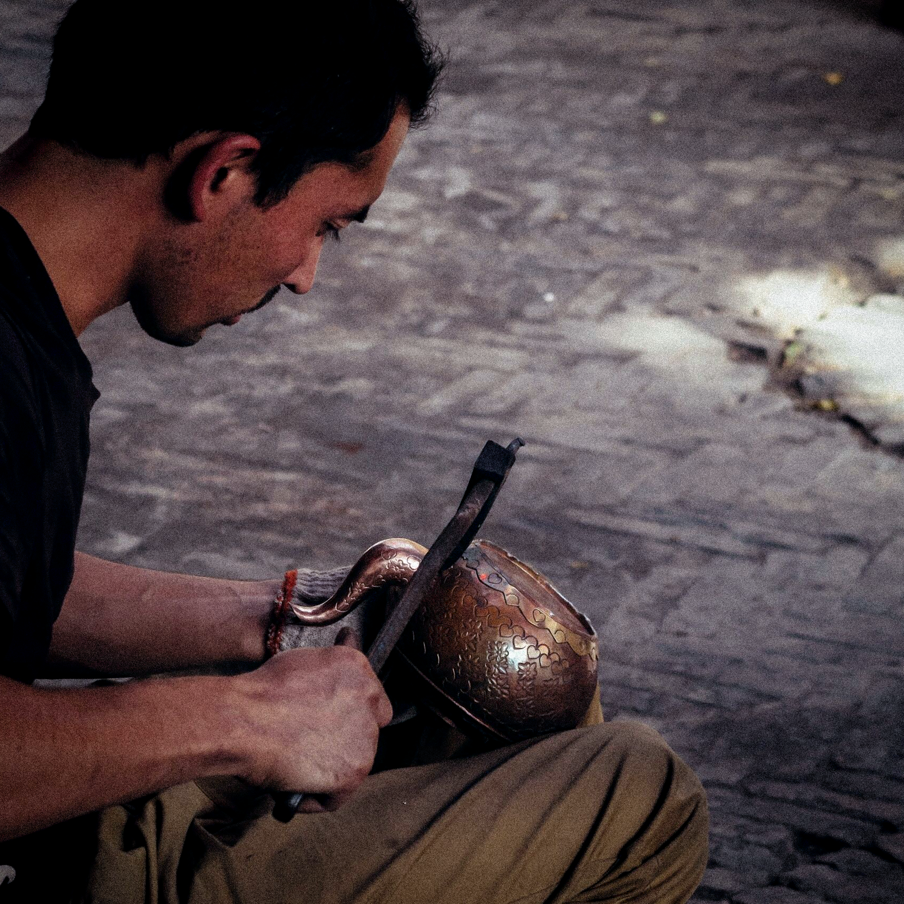 Kashgar Copperware: A Silk Road Treasure Forged in a Thousand Years of Hammering