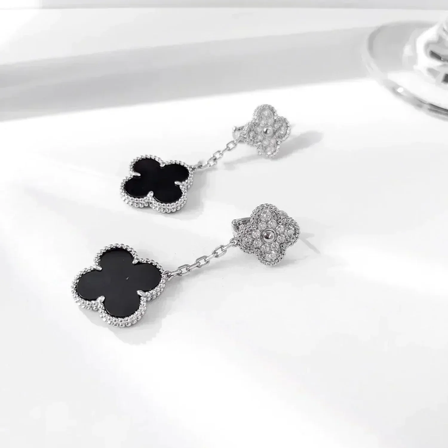 [VA]CLOVER 2 MOTIFS  DIAMOND ONYX EARRINGS SILVER