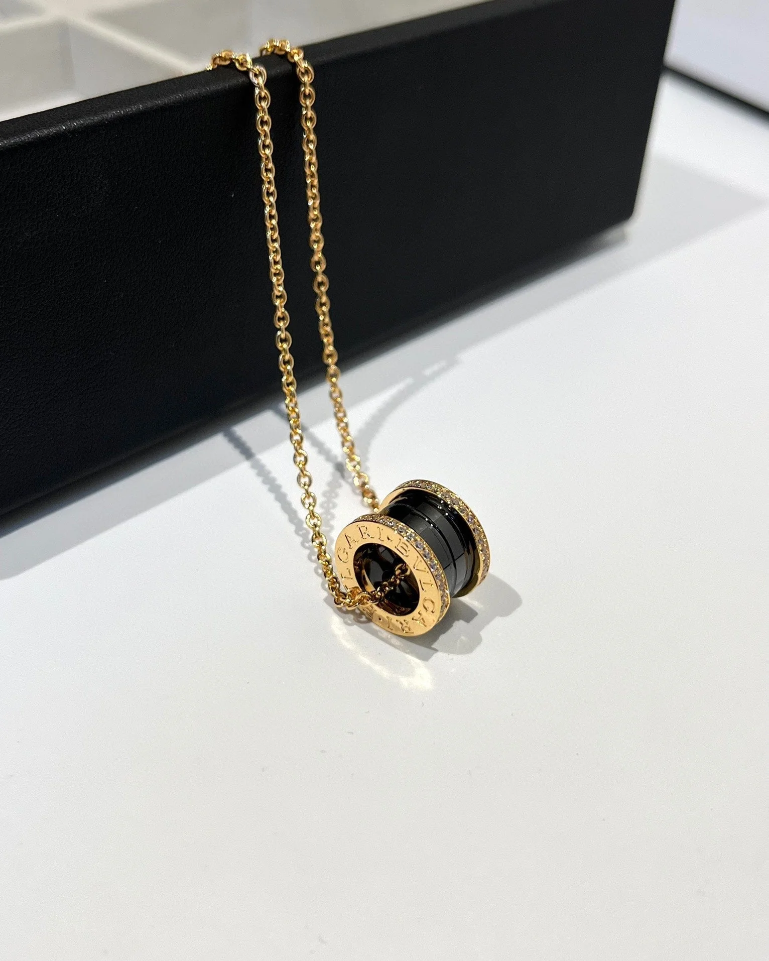 [BV]ZERO 1 BLACK CERAMIC DIAMOND PINK GOLD NECKLACE