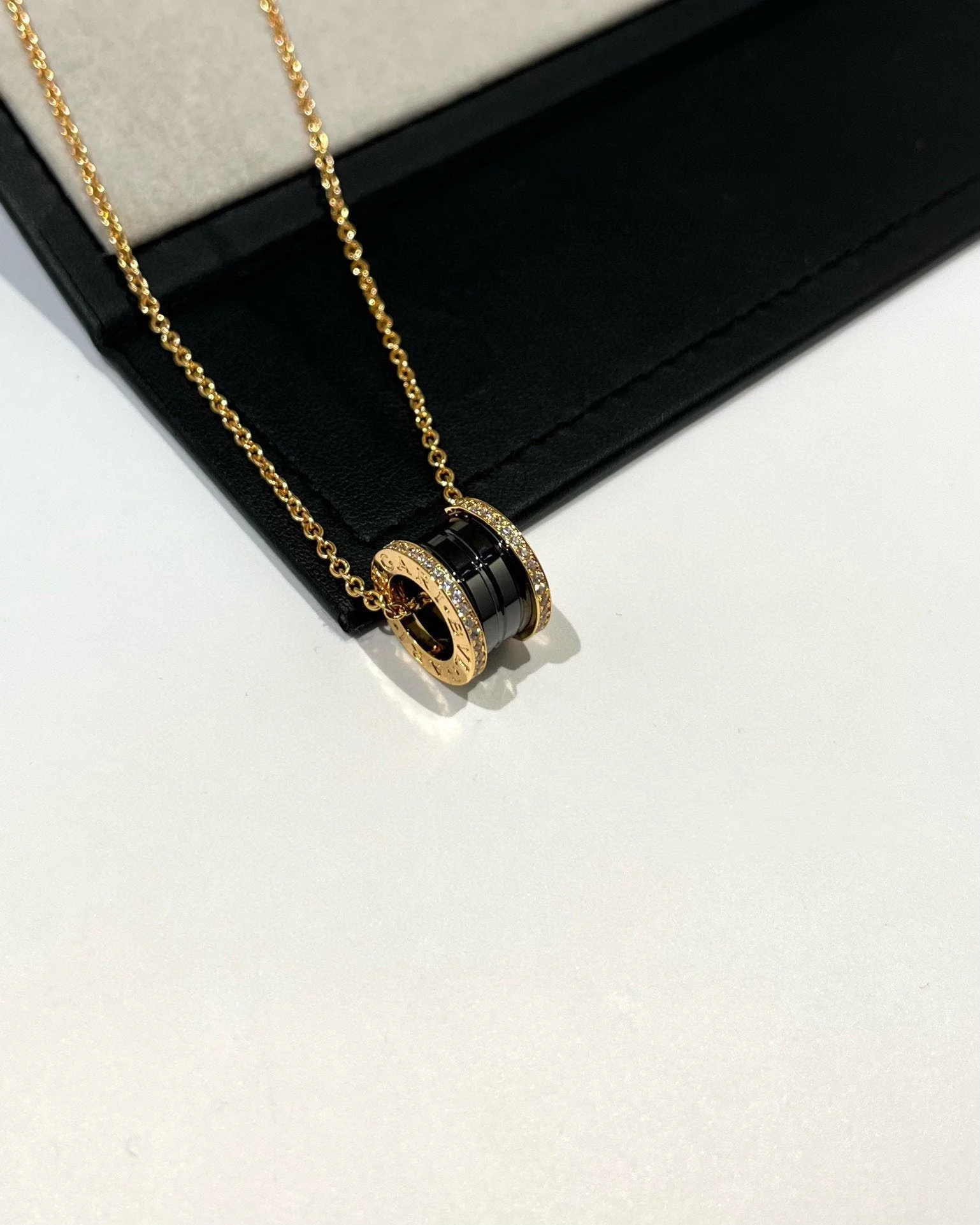 [BV]ZERO 1 BLACK CERAMIC DIAMOND PINK GOLD NECKLACE