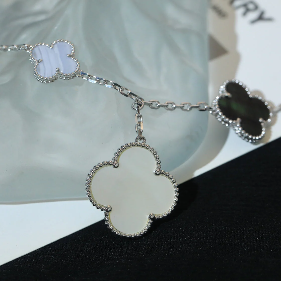 [VA]CLOVER BRACELET 5 MOTIFS MOP CHALCEDONY SILVER