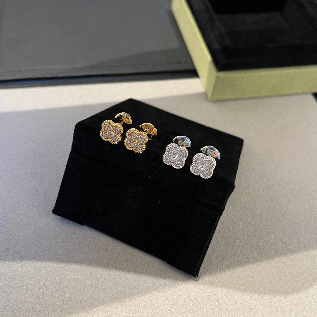[VA]CLOVER MINI DIAMOND STUD EARRINGS