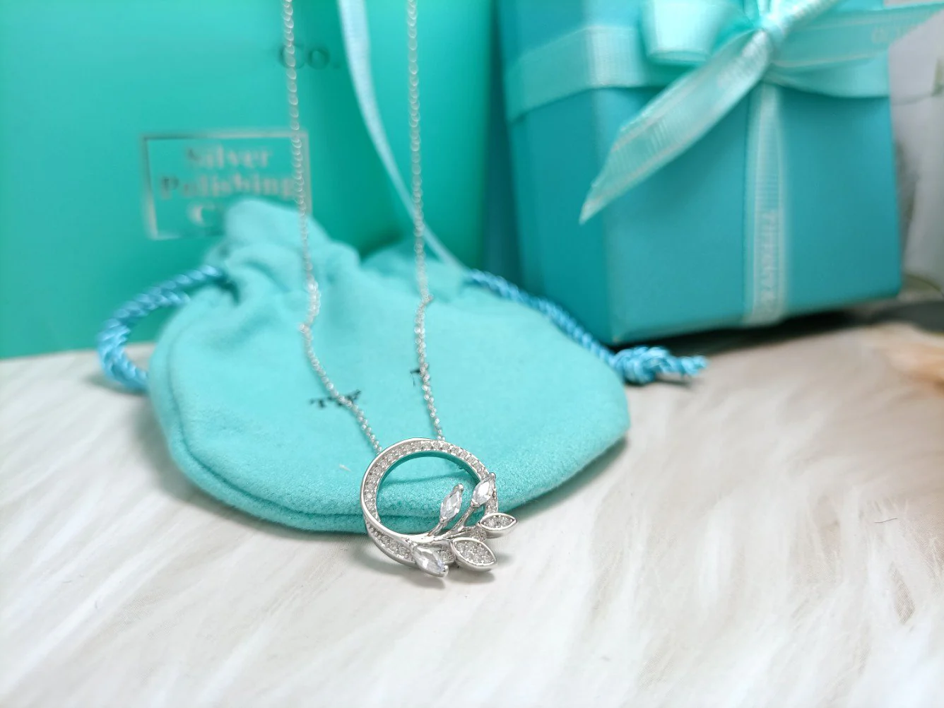 [TF]DIAMOND VINE CIRCLE PENDANT PLATINUM NECKLACE