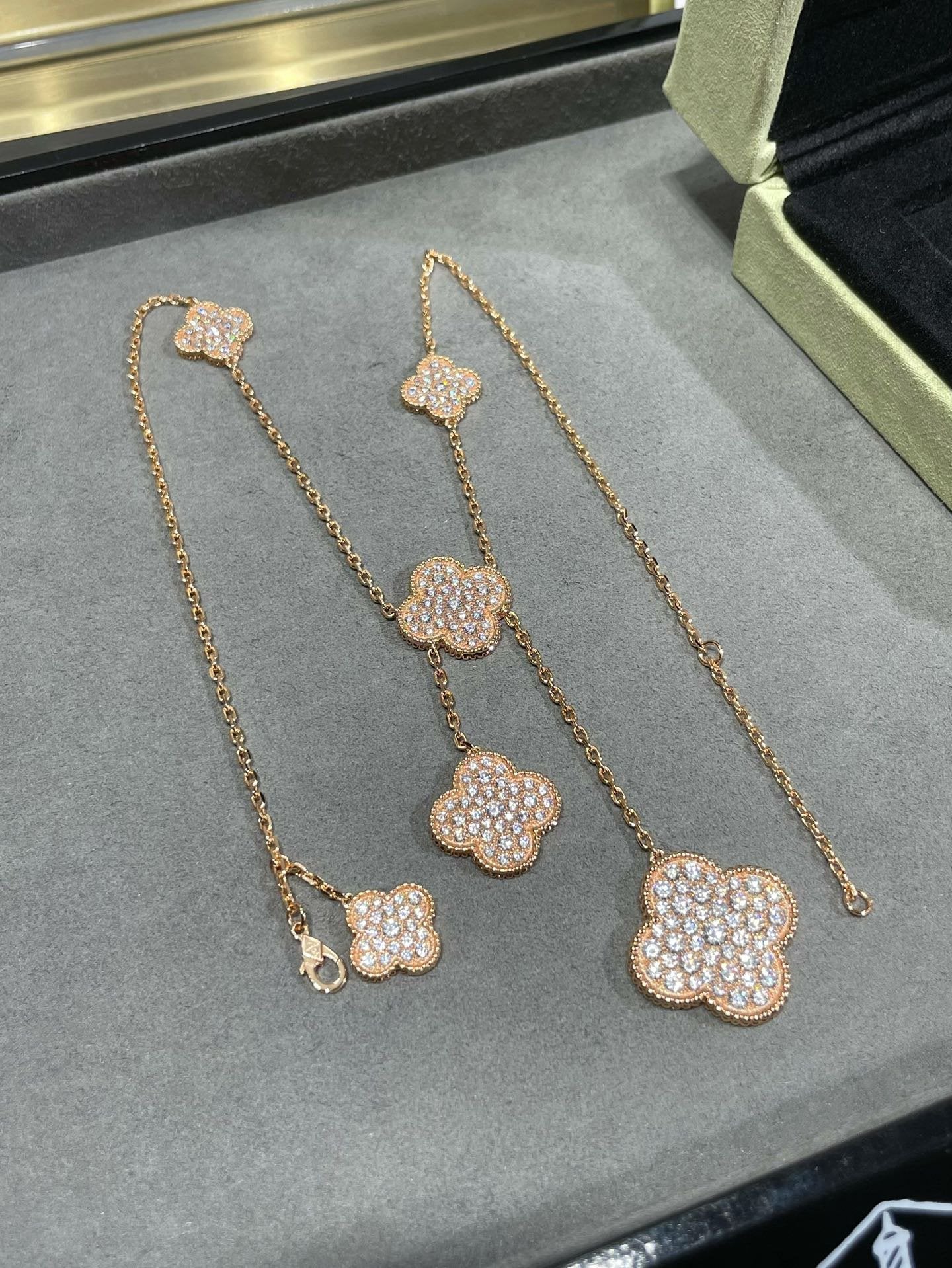 [VA]CLOVER 6 MOTIF DIAMOND PAVED NECKLACE