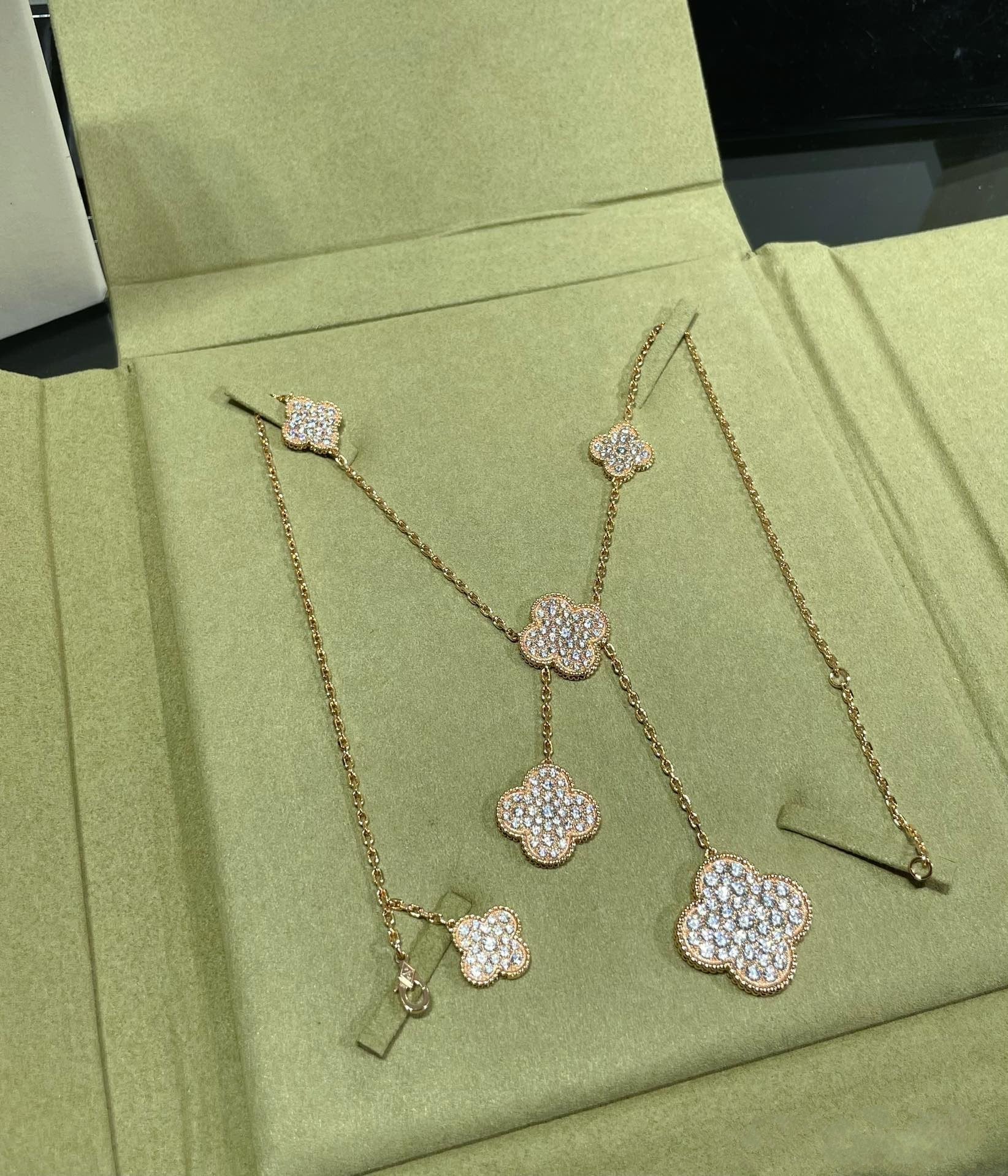 [VA]CLOVER 6 MOTIF DIAMOND PAVED NECKLACE