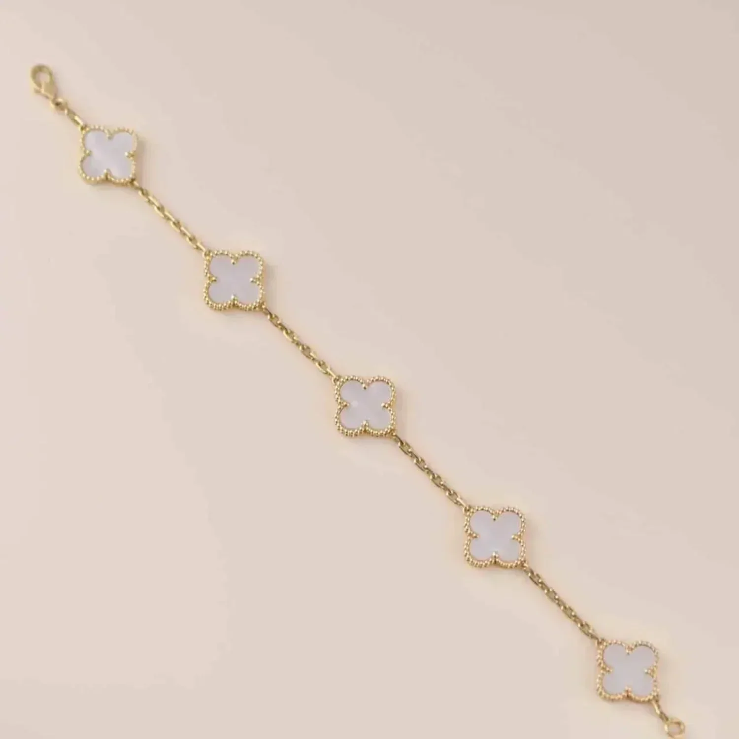 [VA]CLOVER  5 MOTIF WHITE MOP BRACELET