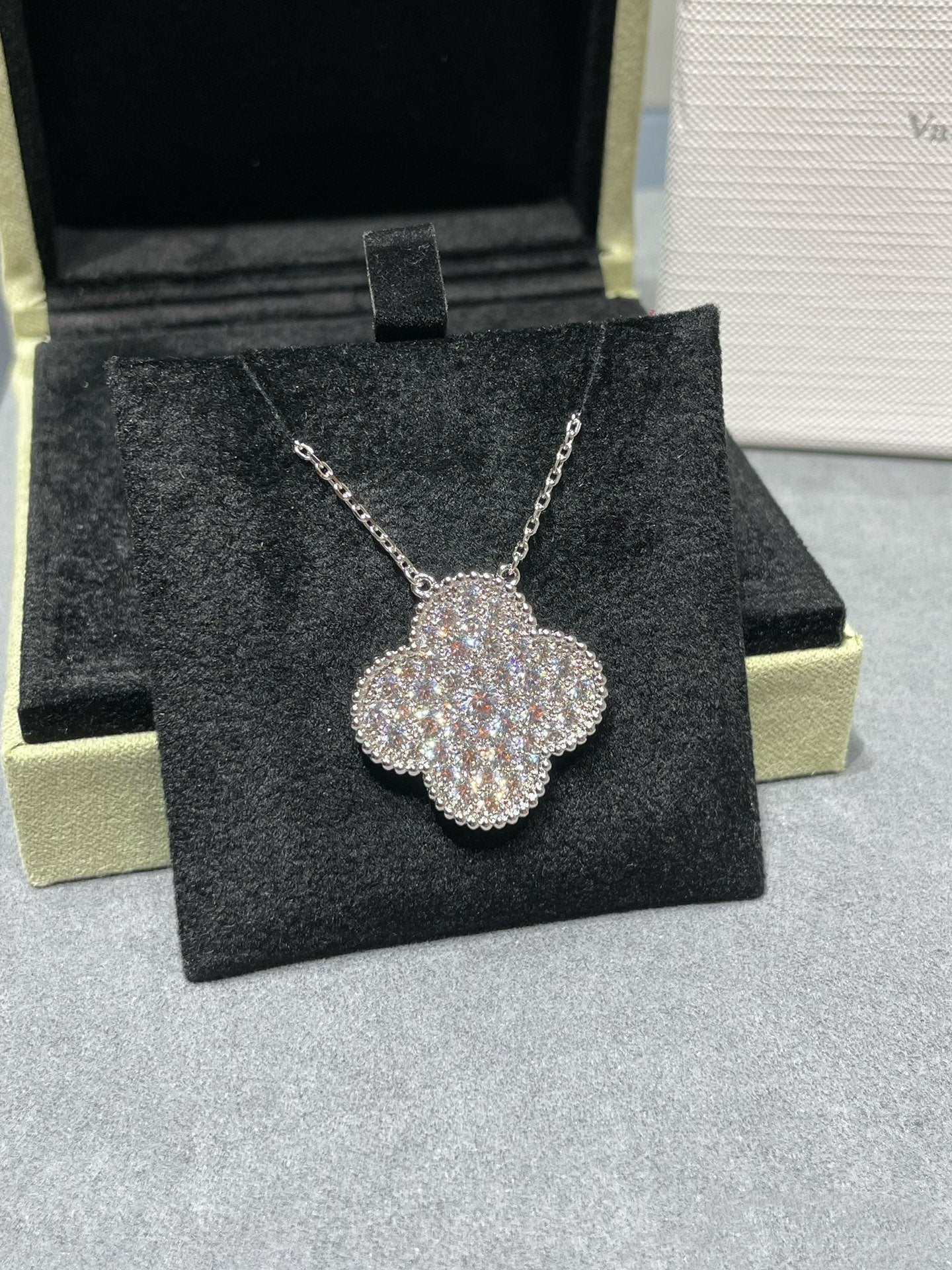 [VA]CLOVER 25MM LARGE PENDANT DIAMOND PAVED SILVER NECKLACE