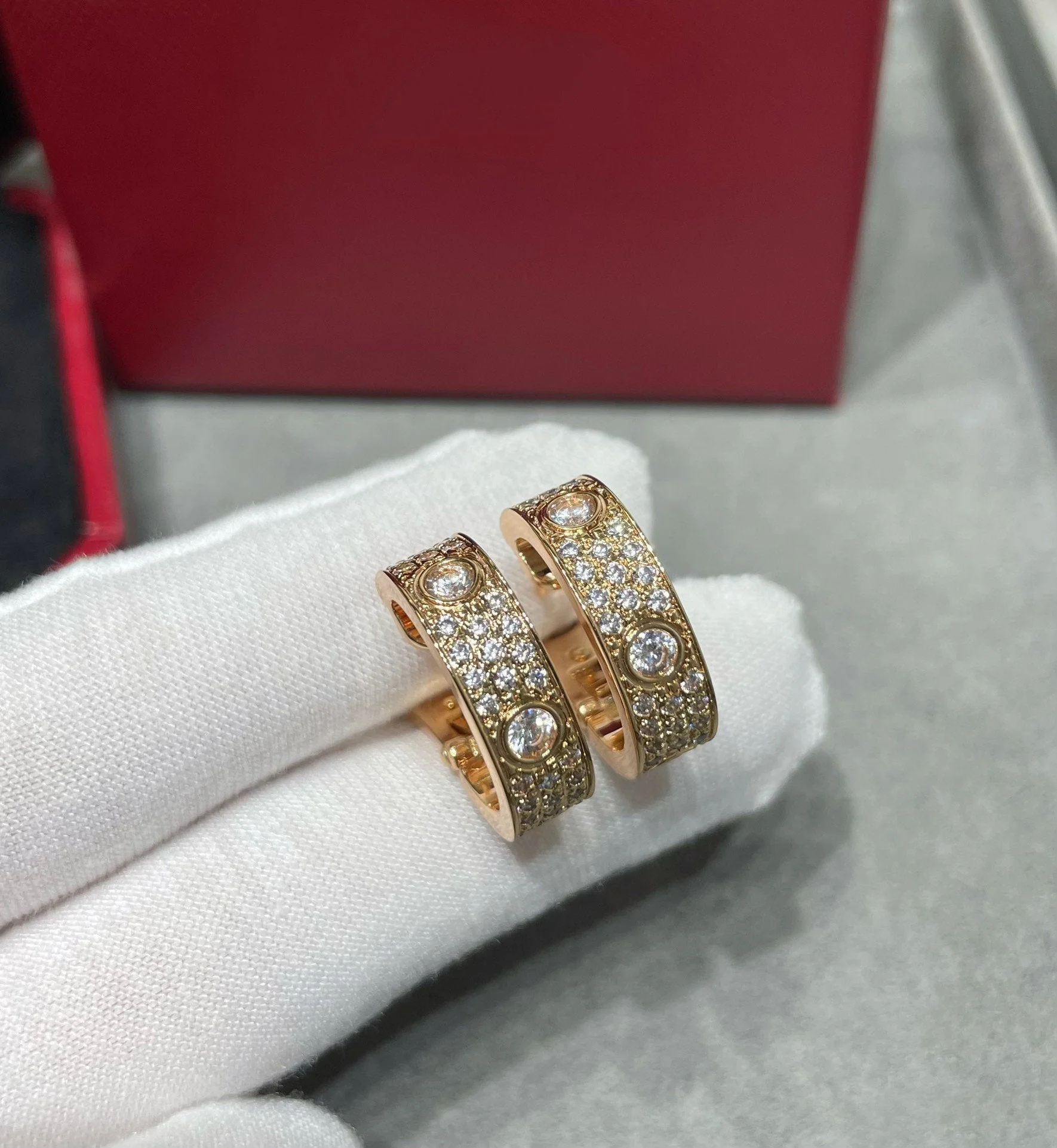 [CT]LOVE 5.5MM DIAMOND PAVED EARRINGS