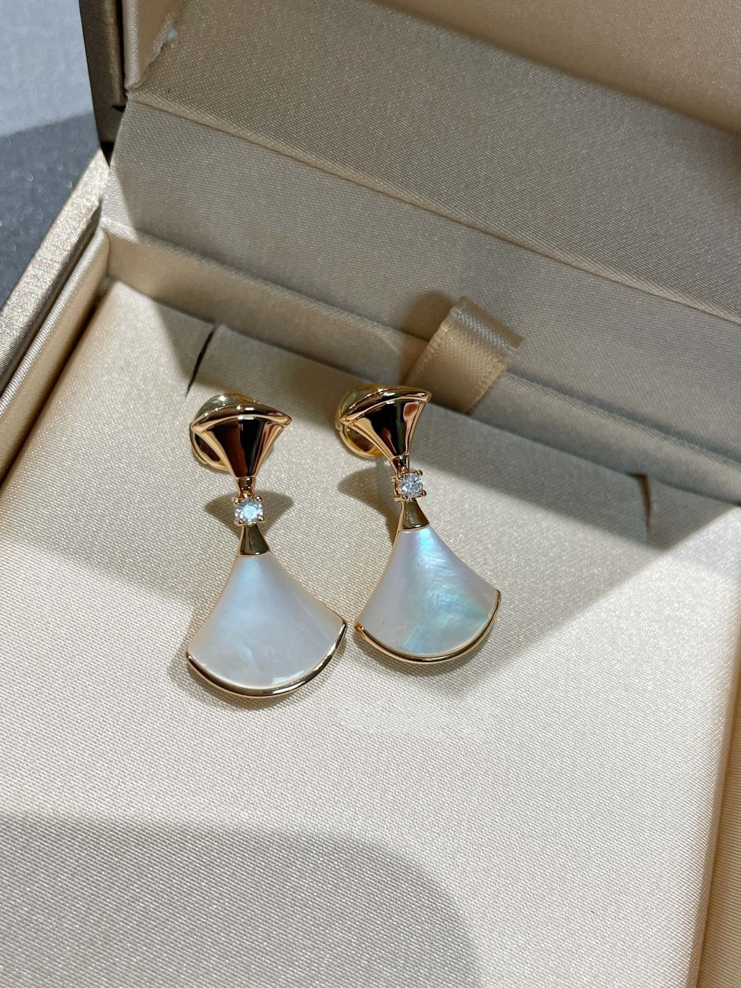 [BV]DREAM MOP 1 DIAMOND EARRINGS