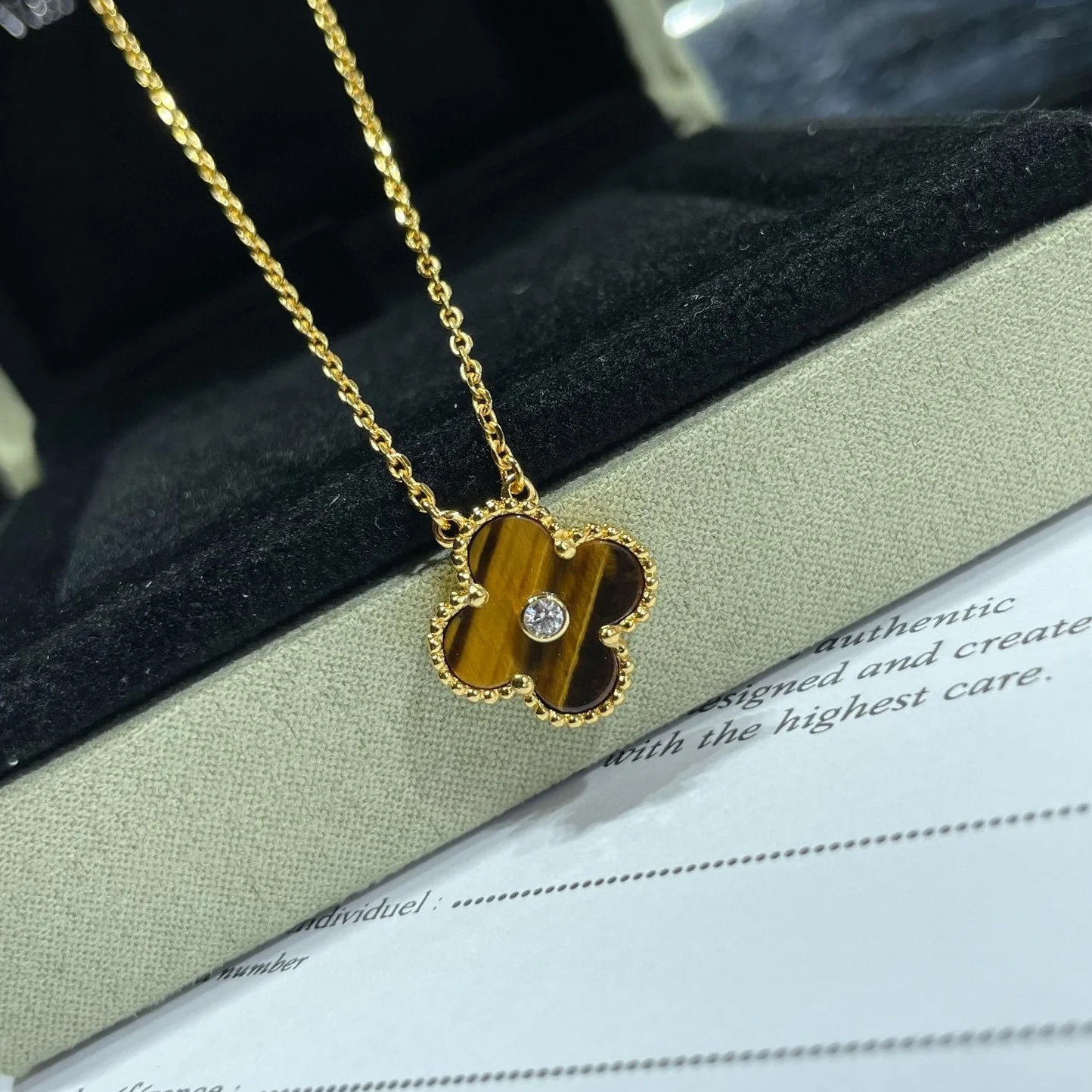 [VA]CLOVER 15MM DIAMOND AND YELLOW TIGER'S EYE AGATE necklace