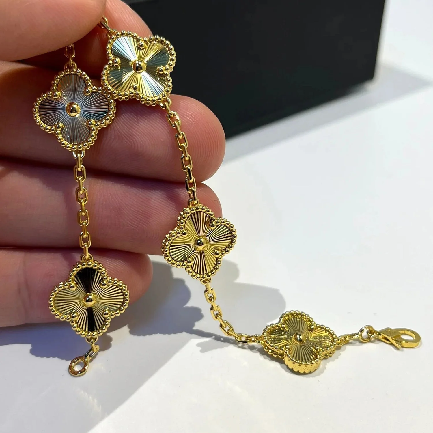 [VA]CLOVER 5 FLOWERS LASER BRACELET