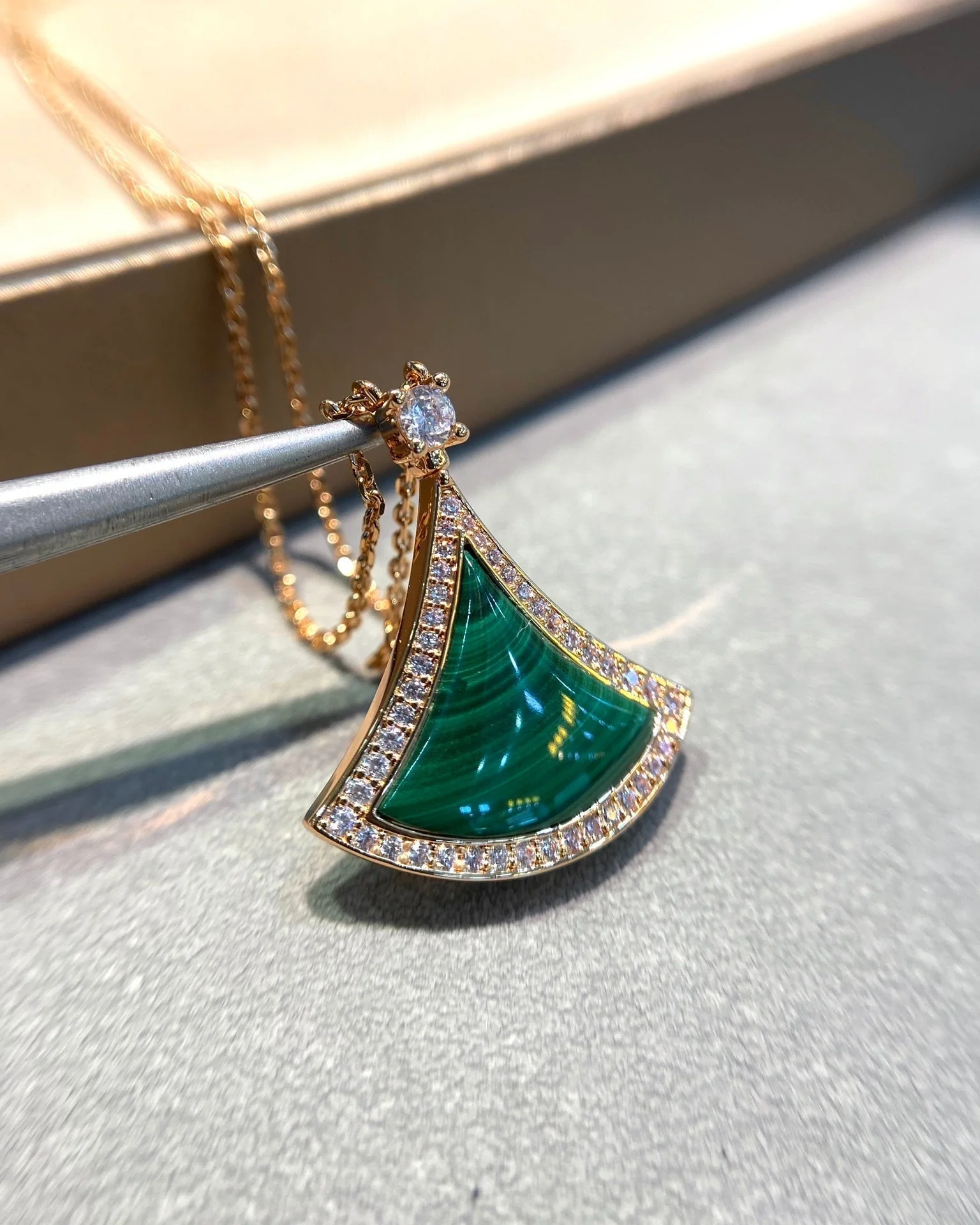 [BV]DREAM MALACHITE DIAMOND PAVED PINK GOLD NECKLACE