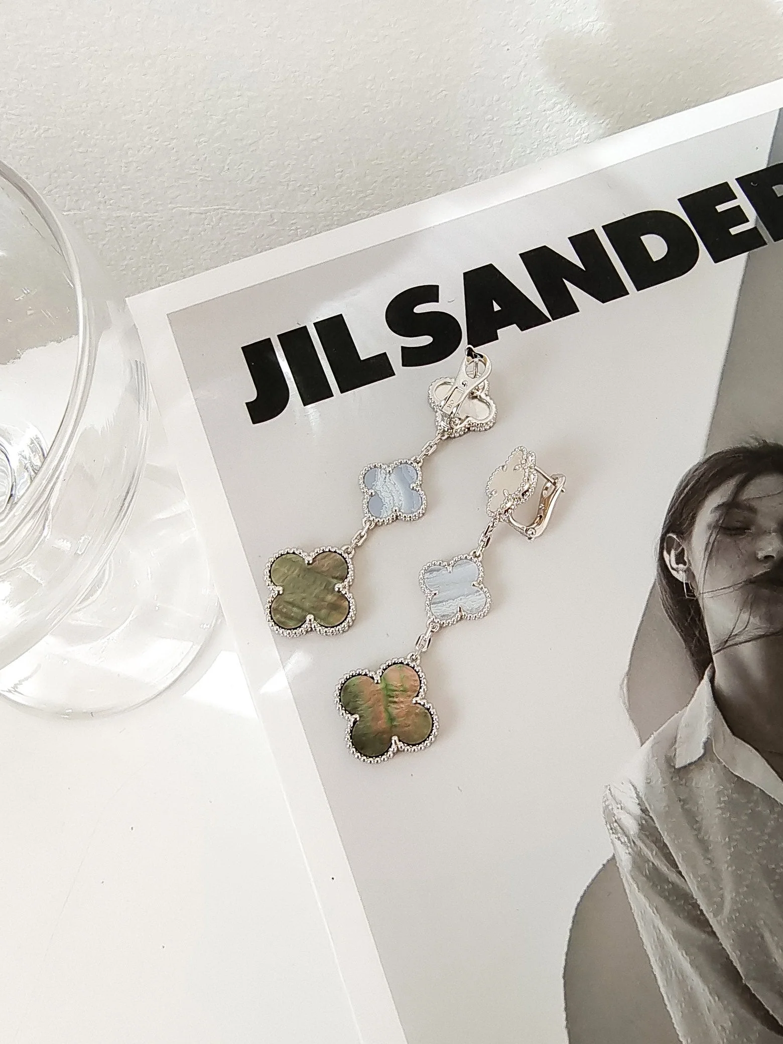 [VA]CLOVER 3 MOTIFS CHALCEDONY DARK MOP SILVER EARRINGS