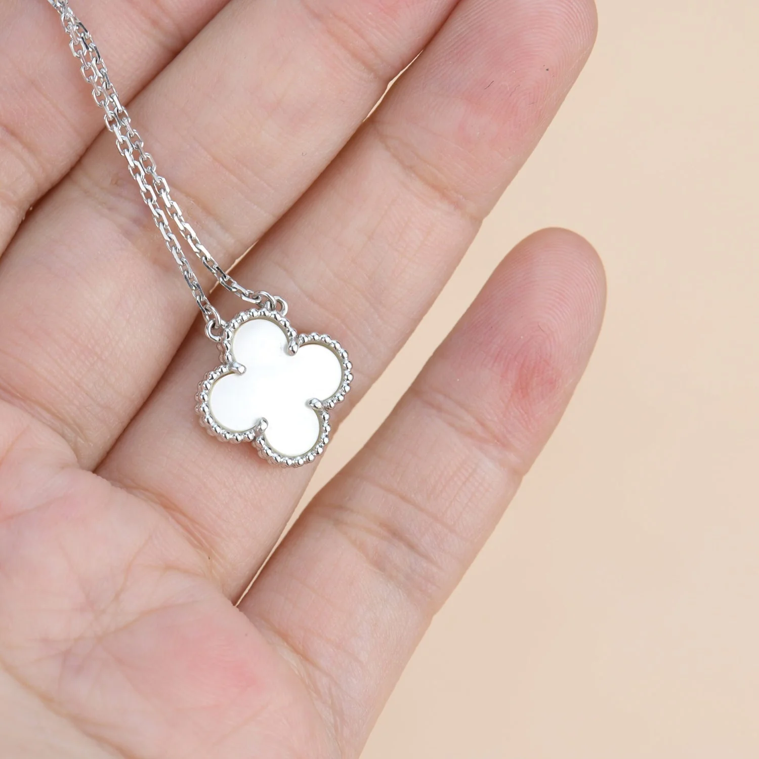 [VA]CLOVER  15MM WHITE MOTHER-OF-PEARL SILVER