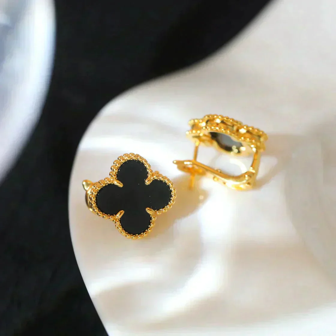 [VA]CLOVER MEDIUM 1 MOTIFS  ONYX STUD EARRINGS