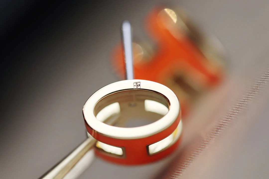 [Hmes]MINI POP H EARRINGS ORANGE