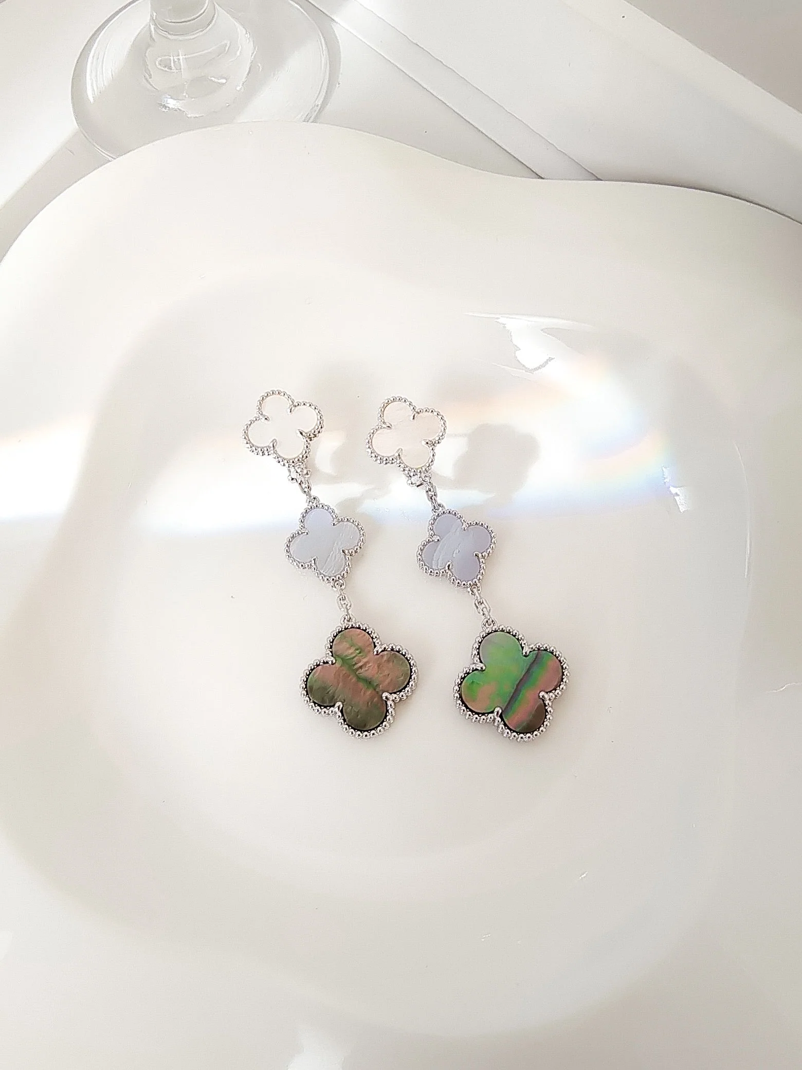 [VA]CLOVER 3 MOTIFS CHALCEDONY DARK MOP SILVER EARRINGS