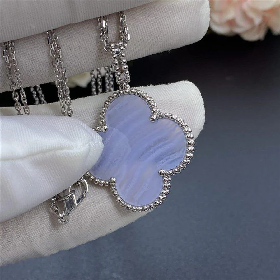 [VA]CLOVER SILVER CHALCEDONY BIG CLOVER NECKLACE