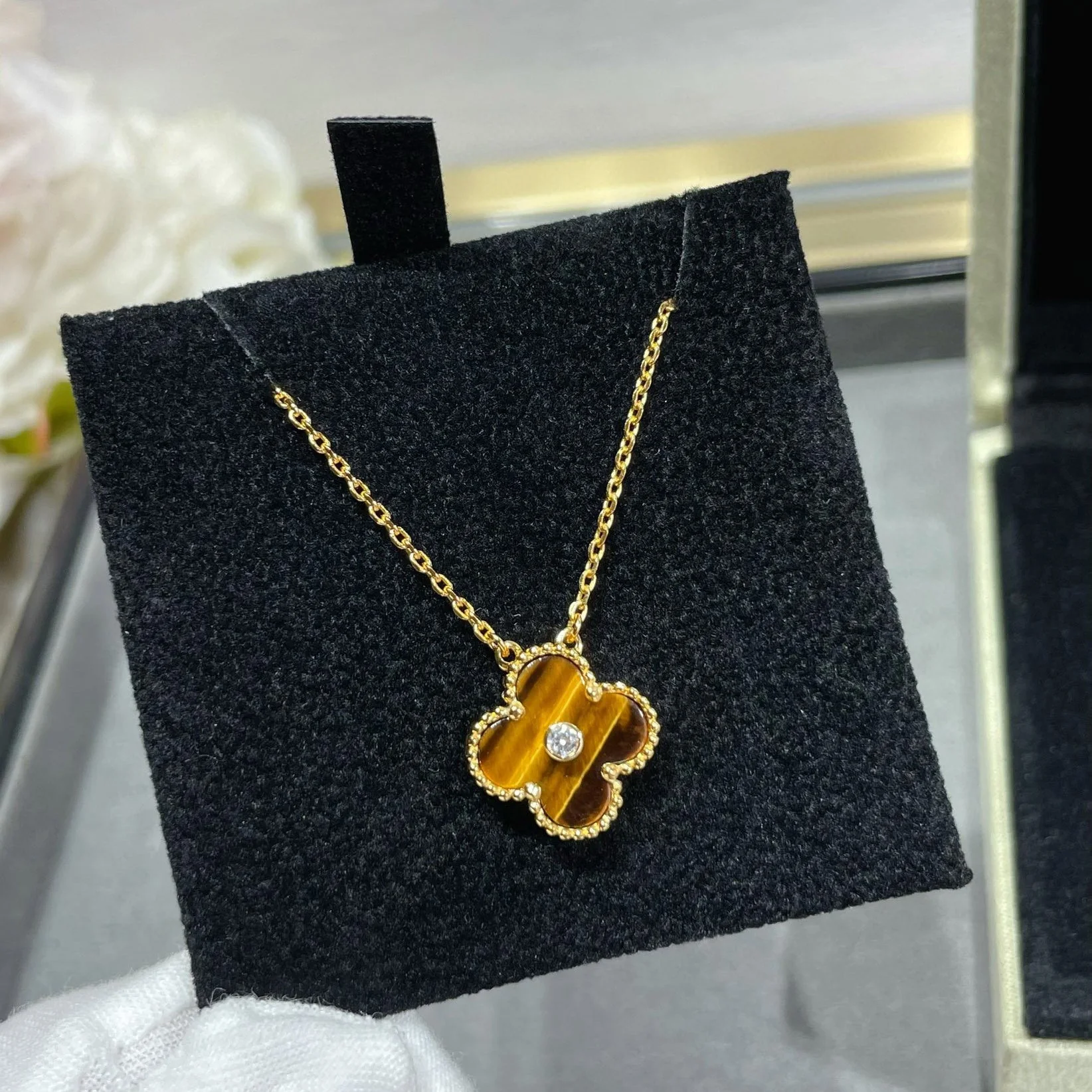 [VA]CLOVER 15MM DIAMOND AND YELLOW TIGER'S EYE AGATE necklace