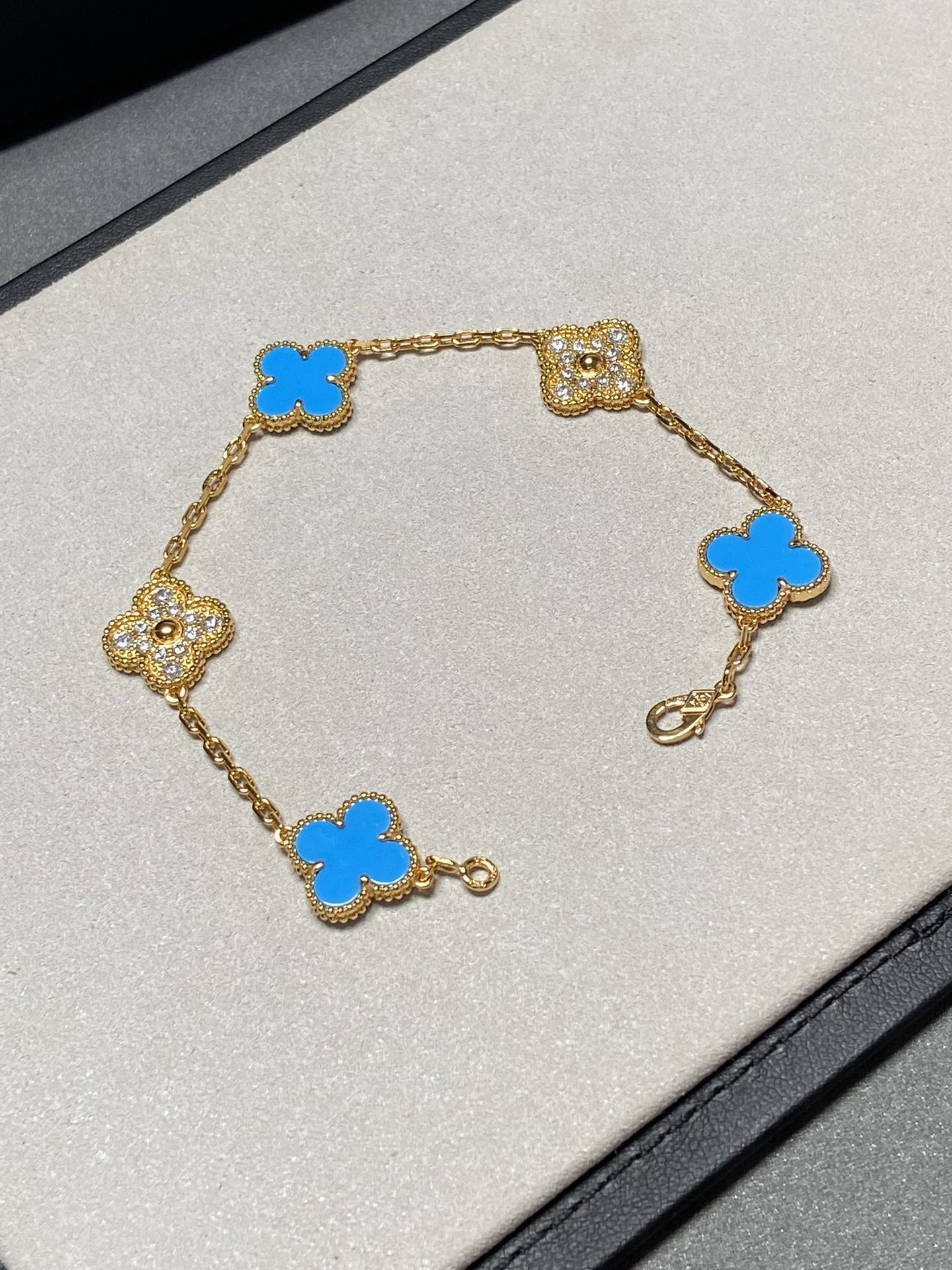 [VA]CLOVER 5 MOTIF BLUE CHALCEDONY DIAMOND GOLD BRACELET